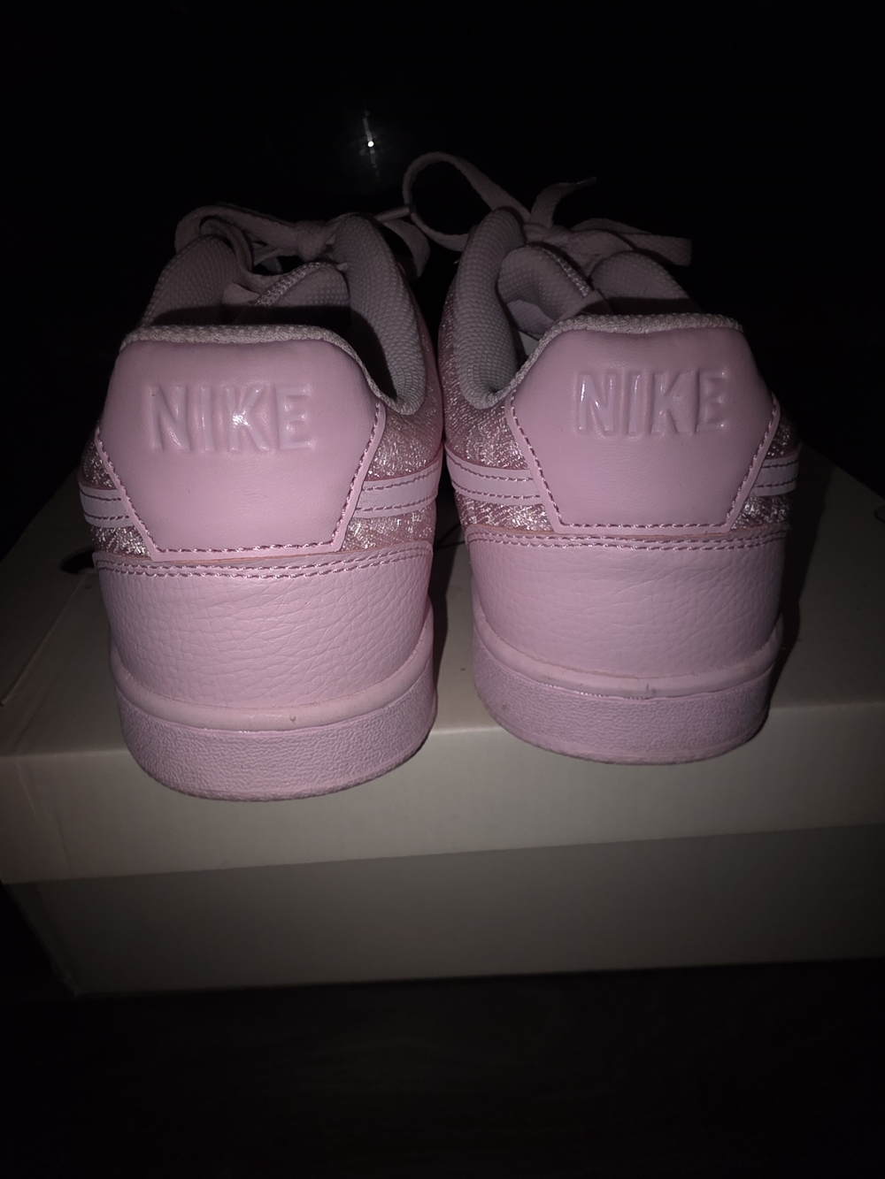 Nike Woman Pink Low-Top Sneakers with Glitter Accents